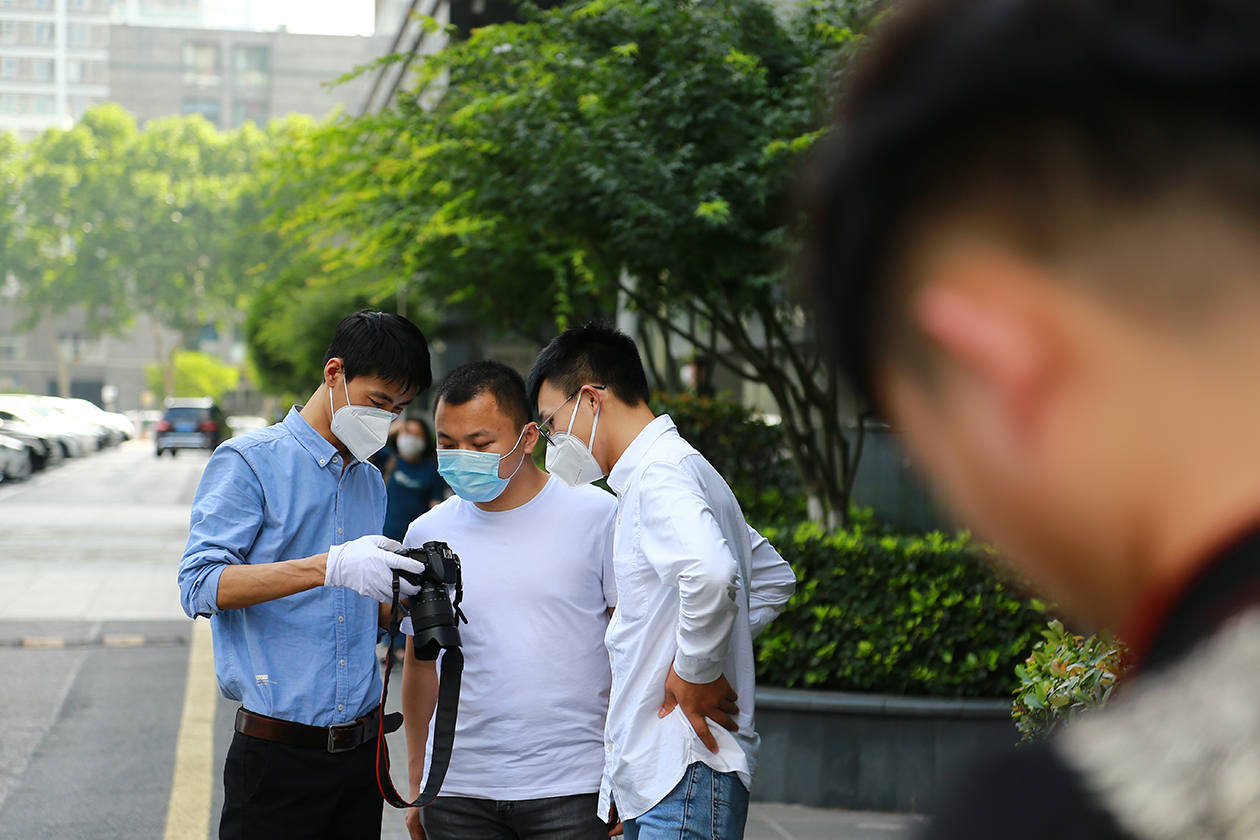 南京奥利摄影培训机构丨学员花絮，外拍实操活动，手把手教授学员们相机的操作方法 以及摄影技术技巧技能 ❤️❤️❤️❤️#南京摄影培训班#南京摄影培训学校#南京摄影学校#南京摄影培训机构#南京摄影培训(图3)